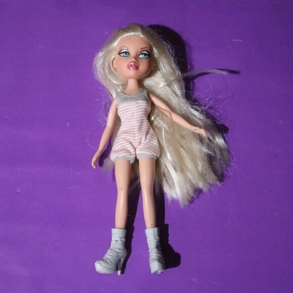 Bratz Basic Cloe Doll - Picture 1 of 1